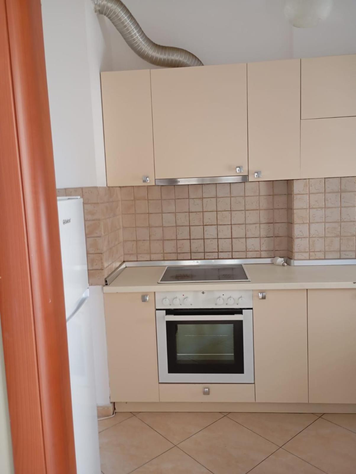 Royal 3 Hostel Тирана Екстер'єр фото