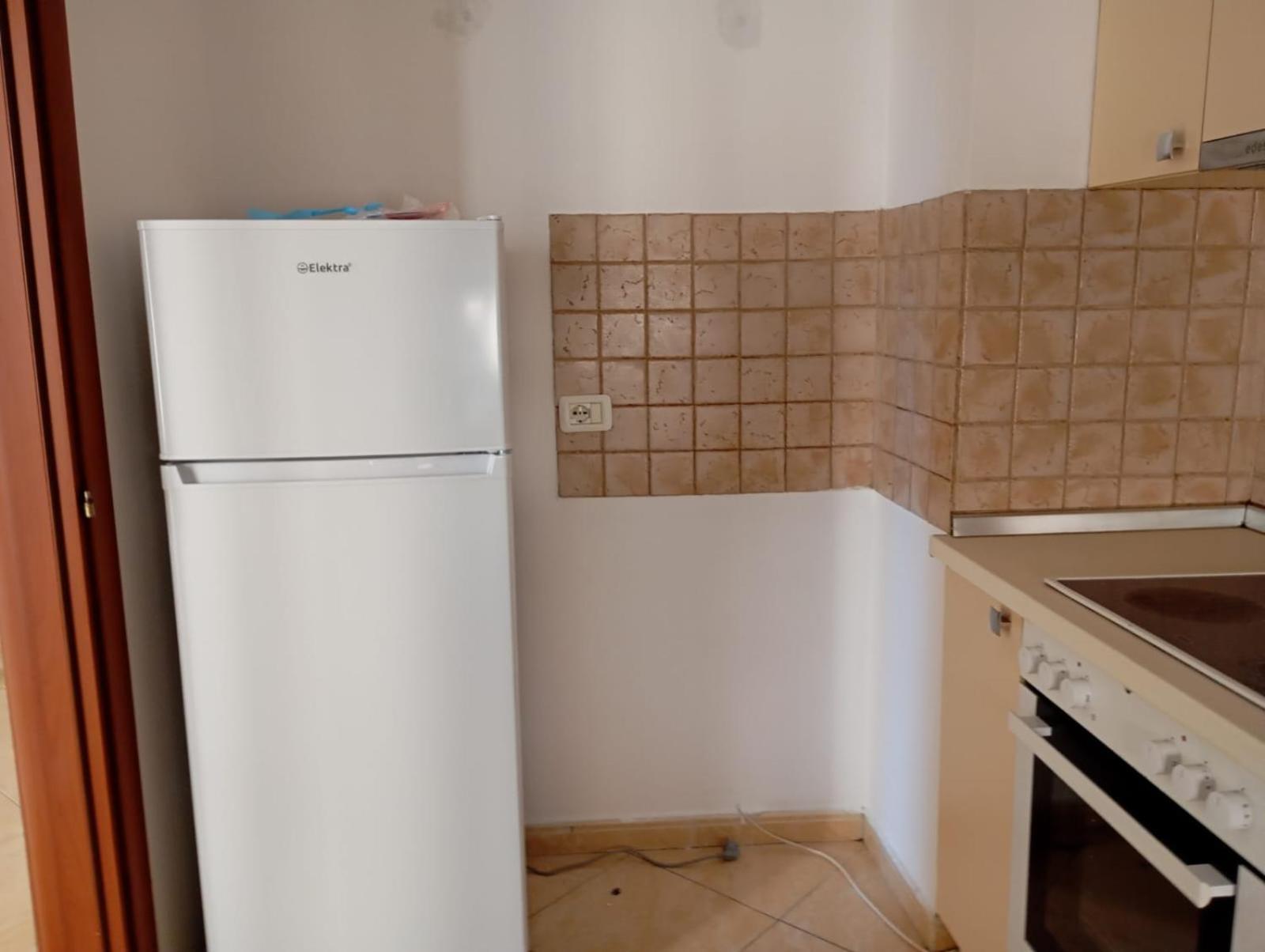 Royal 3 Hostel Тирана Екстер'єр фото