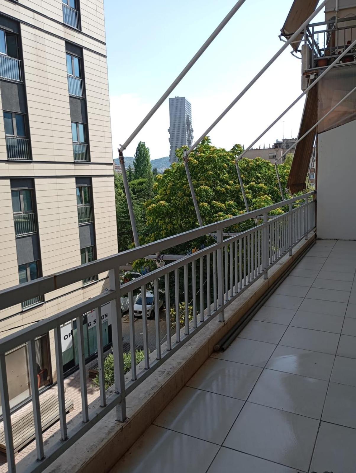 Royal 3 Hostel Тирана Екстер'єр фото