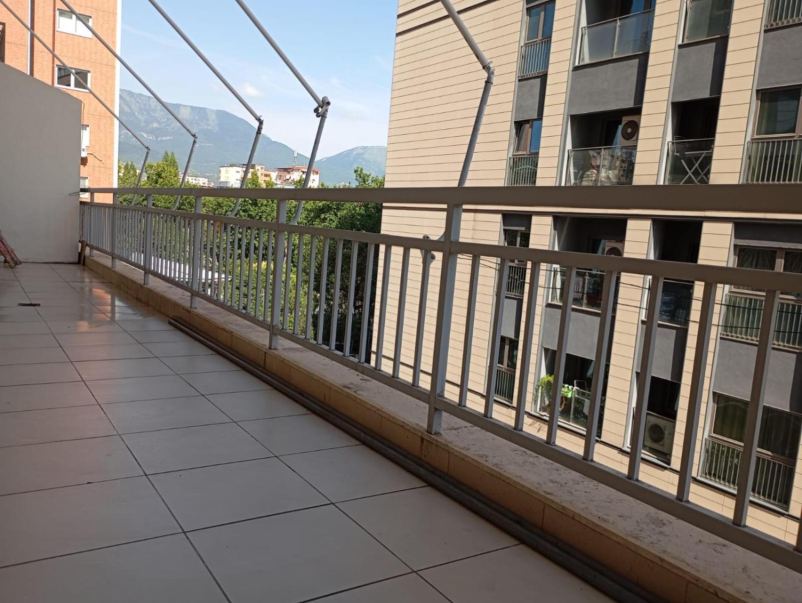 Royal 3 Hostel Тирана Екстер'єр фото