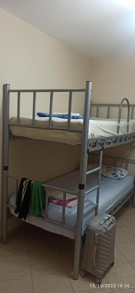 Royal 3 Hostel Тирана Екстер'єр фото