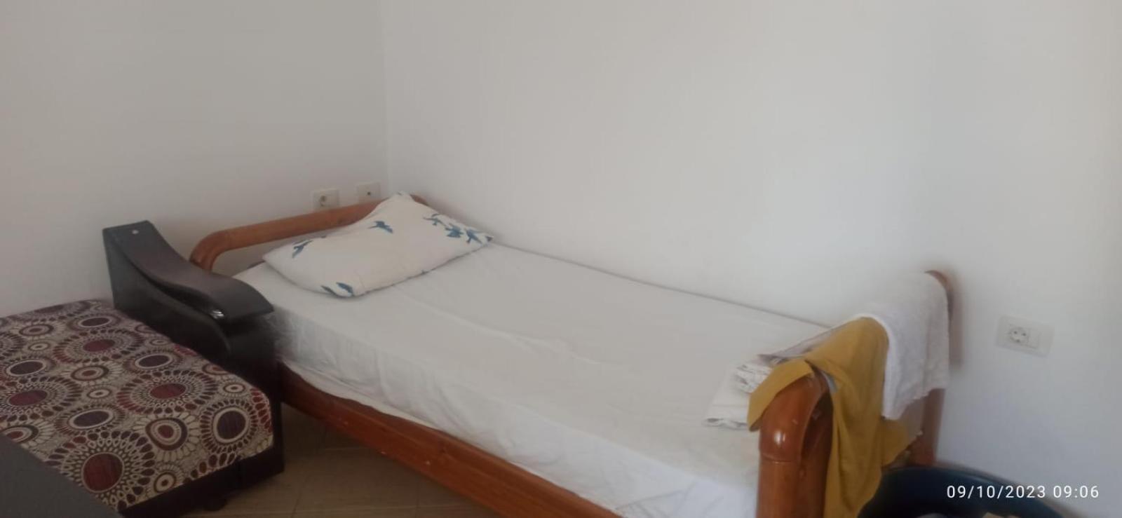 Royal 3 Hostel Тирана Екстер'єр фото