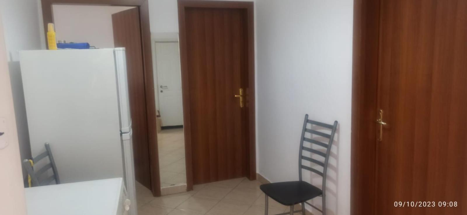 Royal 3 Hostel Тирана Екстер'єр фото
