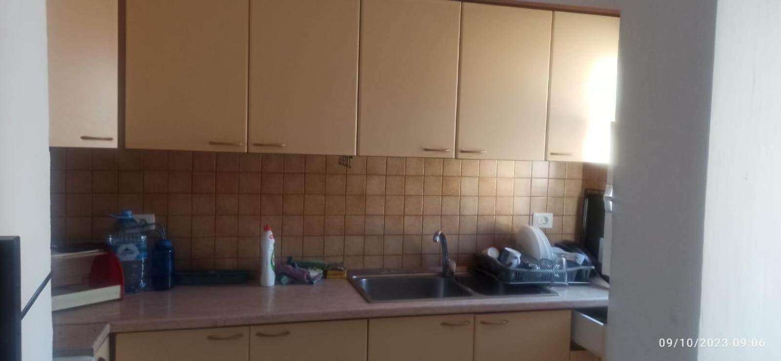 Royal 3 Hostel Тирана Екстер'єр фото